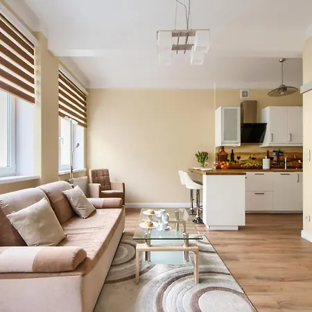 Tamka By Bookinghost Varsovie